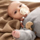 Soother Holder Wood/Silicone Little Universe star olive  (7332.006)